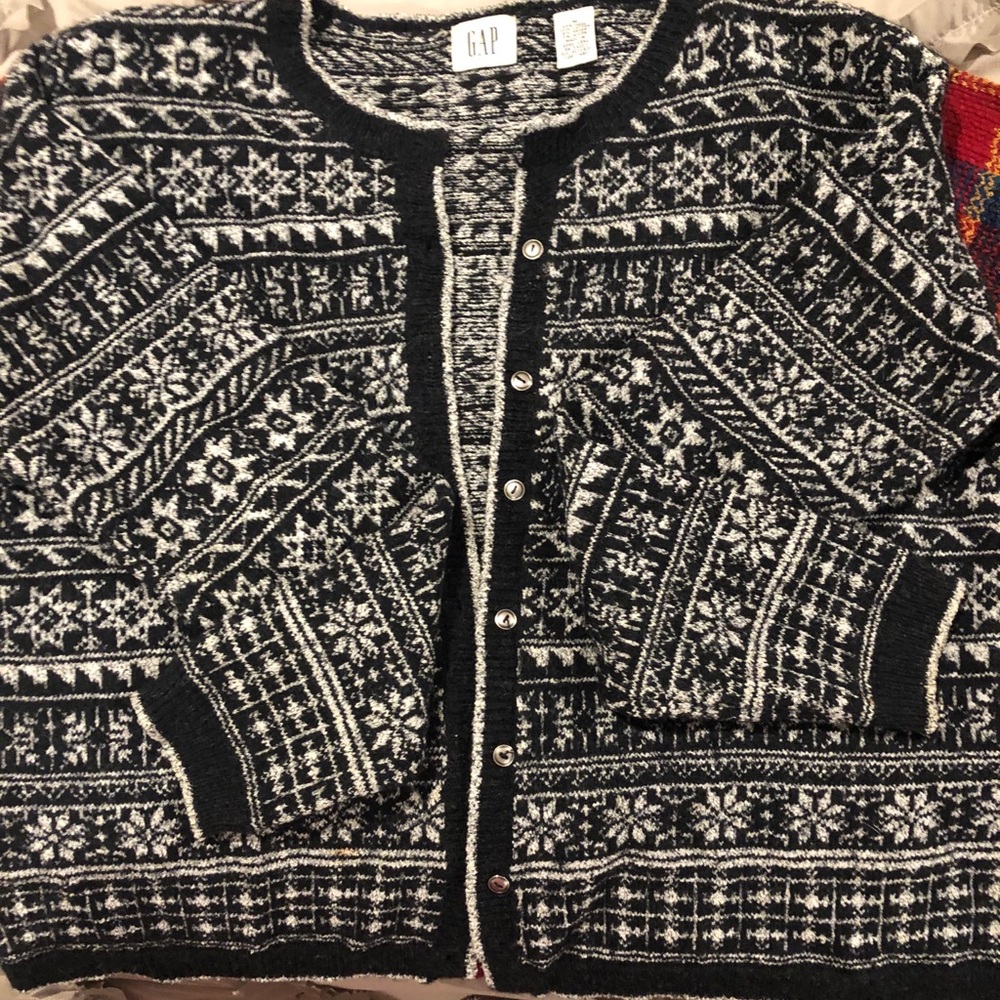 Gap sweater